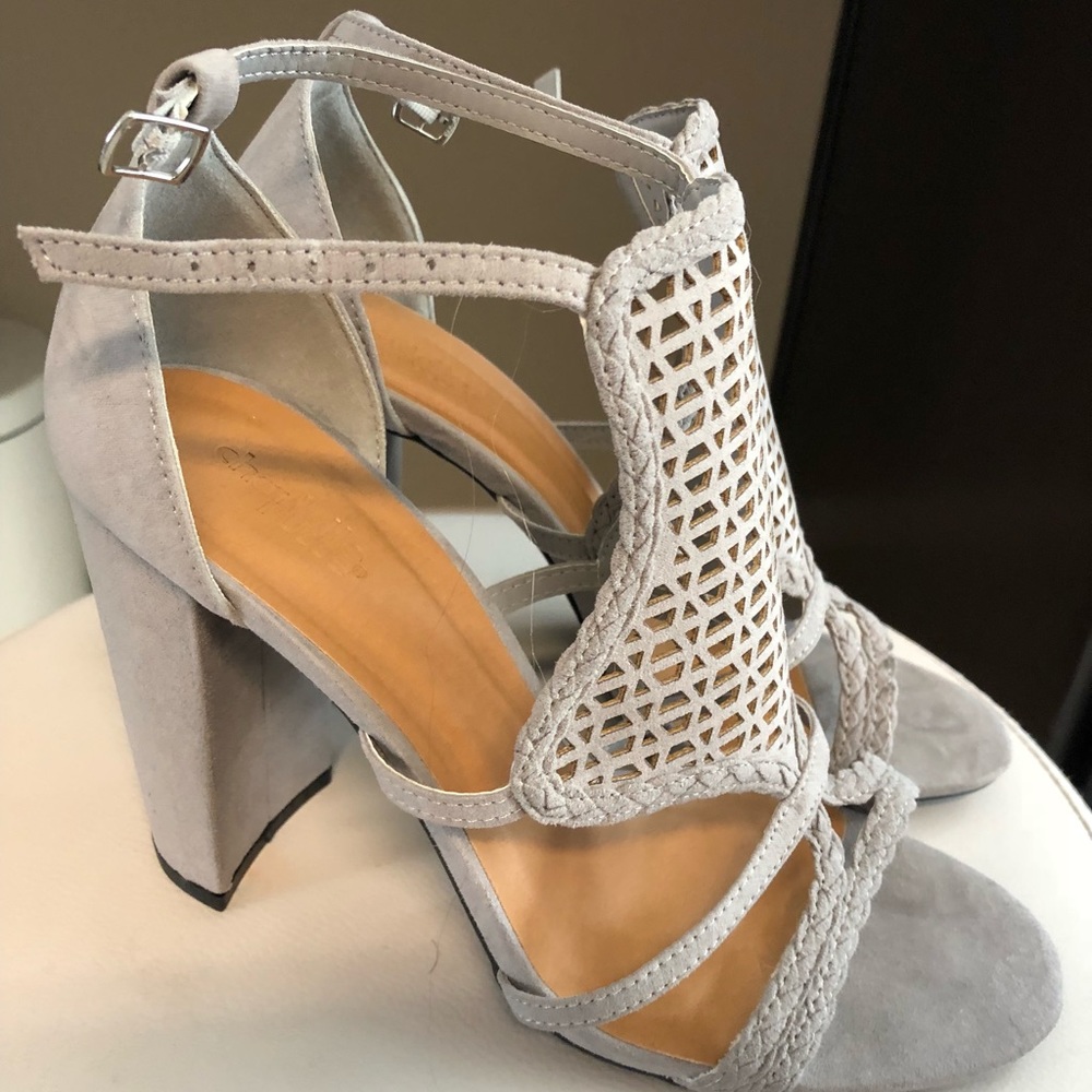 Super cute woven gray wedges❕❕❕